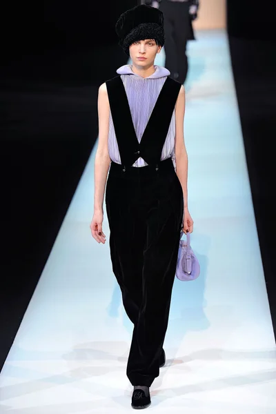 Look 10